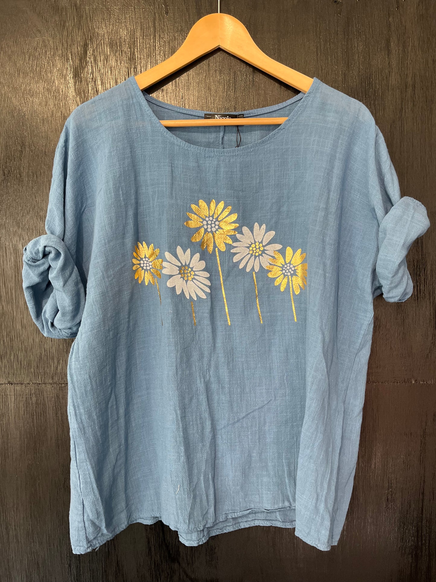 foil daisy print roll slv tee on natural cotton cheesecloth