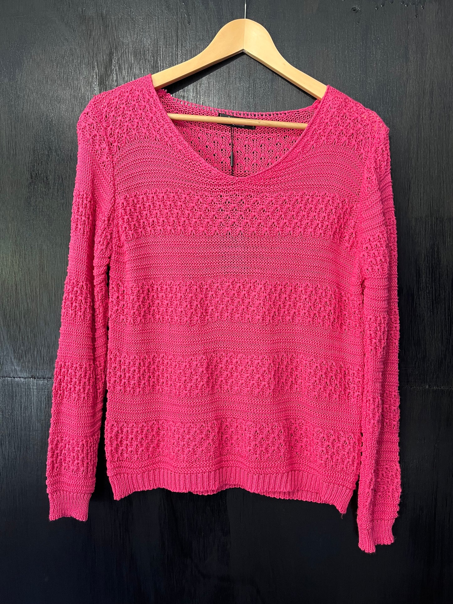 long slv V neck crochet top