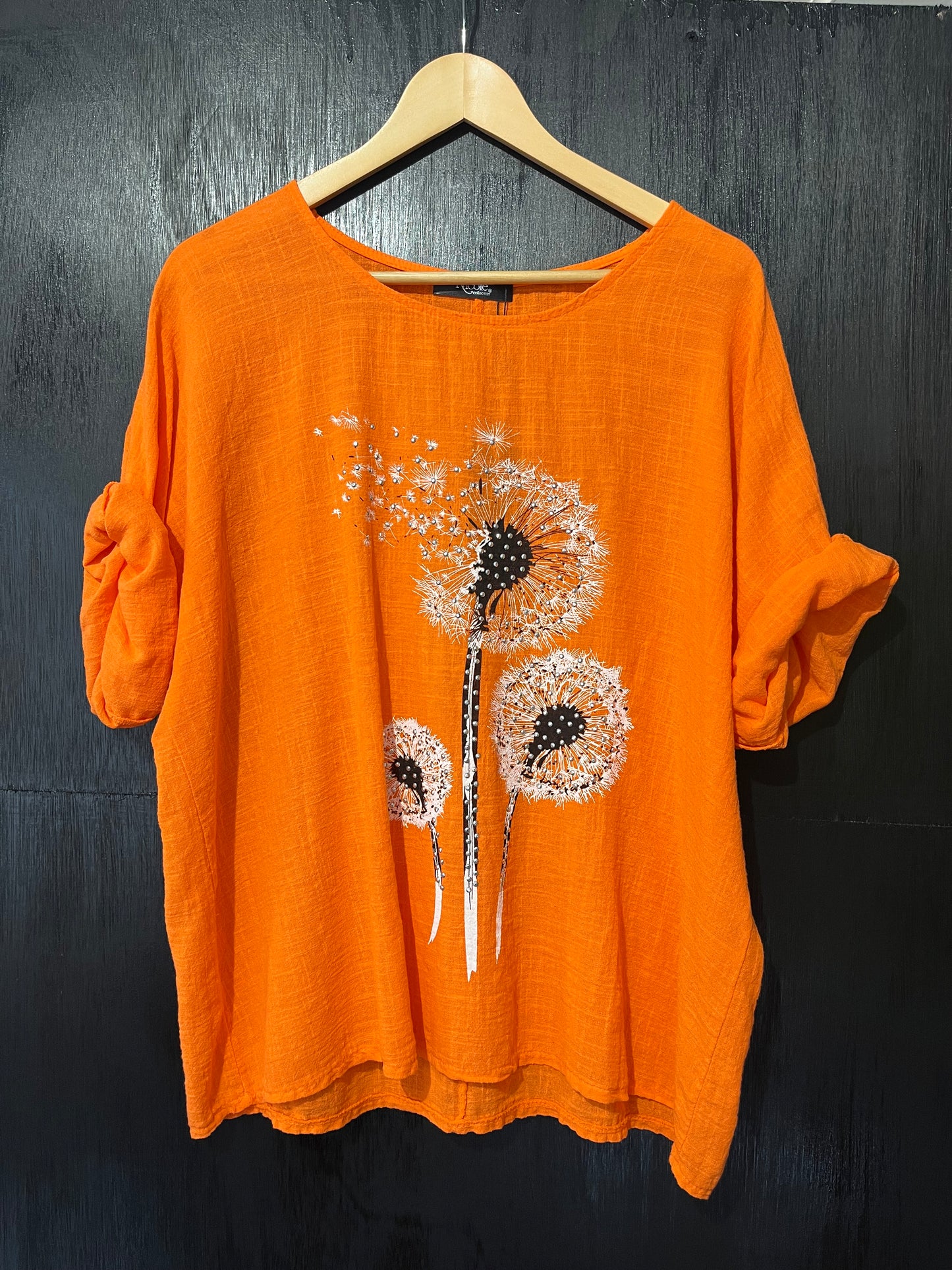 cheese cloth cotton tee with a dandelion embellished front print