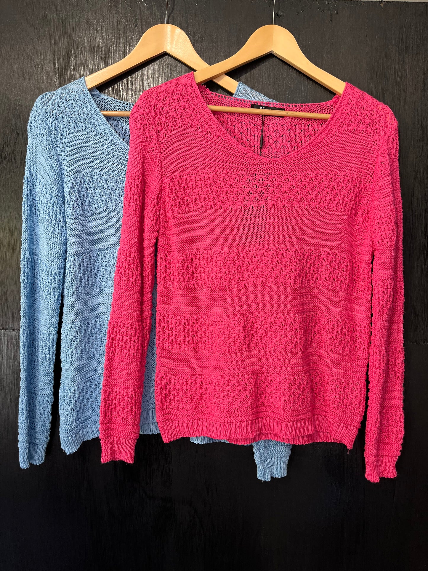 long slv V neck crochet top