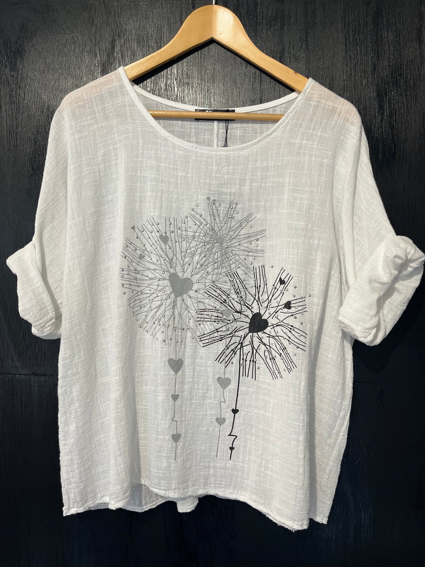 cheese cloth cotton tee with a dandelion embellished front print