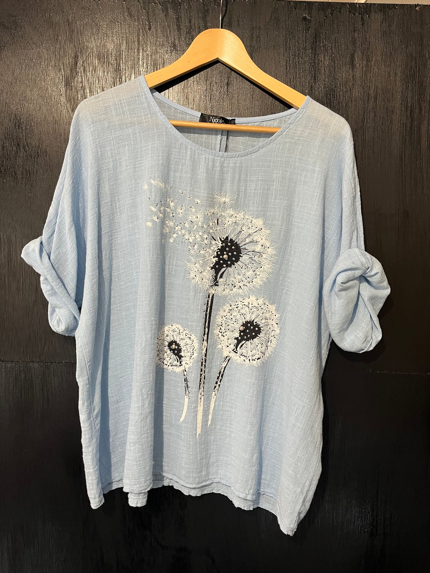 cheese cloth cotton tee with a dandelion embellished front print