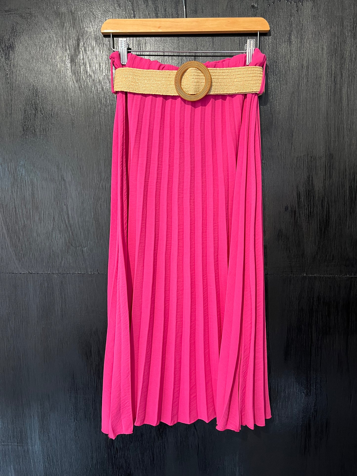 full pleated skirt with stretch belt