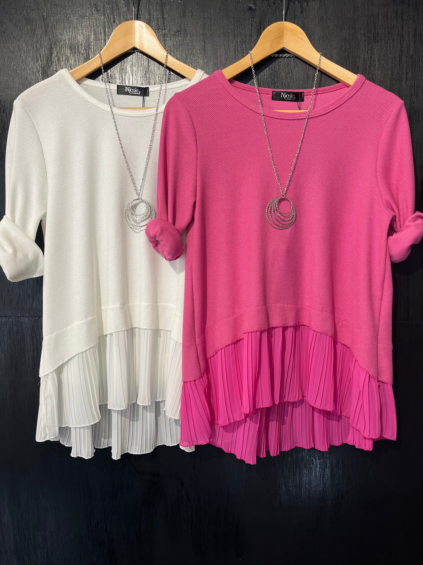 chiffon hem roll slv jumper with Necklace