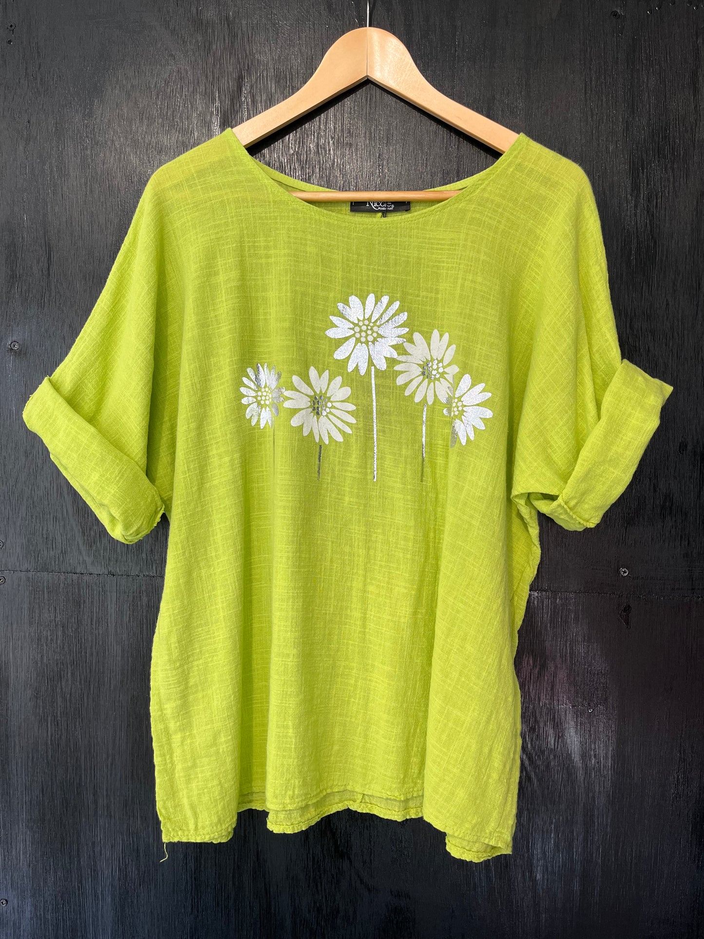 foil daisy print roll slv tee on natural cotton cheesecloth