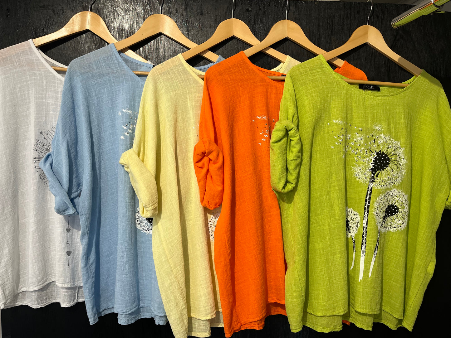 cheese cloth cotton tee with a dandelion embellished front print