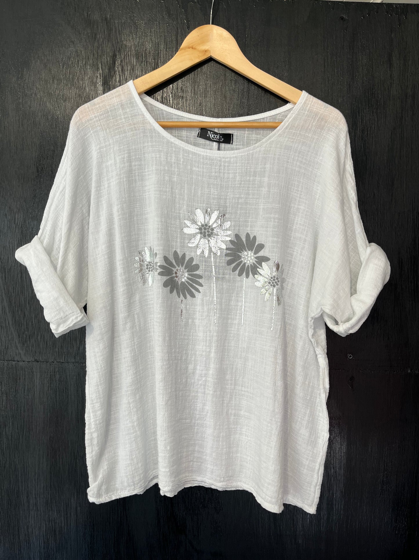 foil daisy print roll slv tee on natural cotton cheesecloth