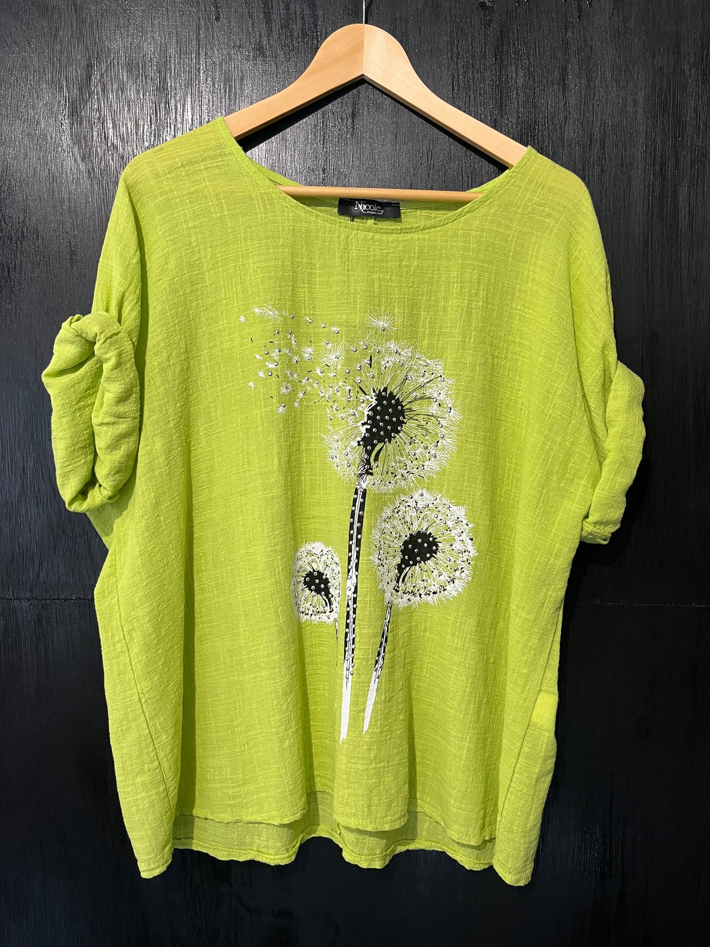 cheese cloth cotton tee with a dandelion embellished front print