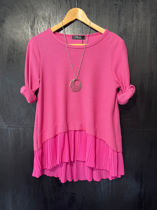 chiffon hem roll slv jumper with Necklace