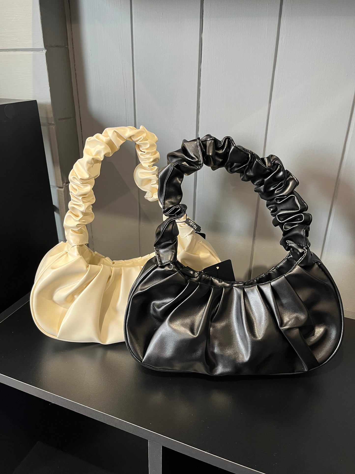 Hobo handbag with pleated handle