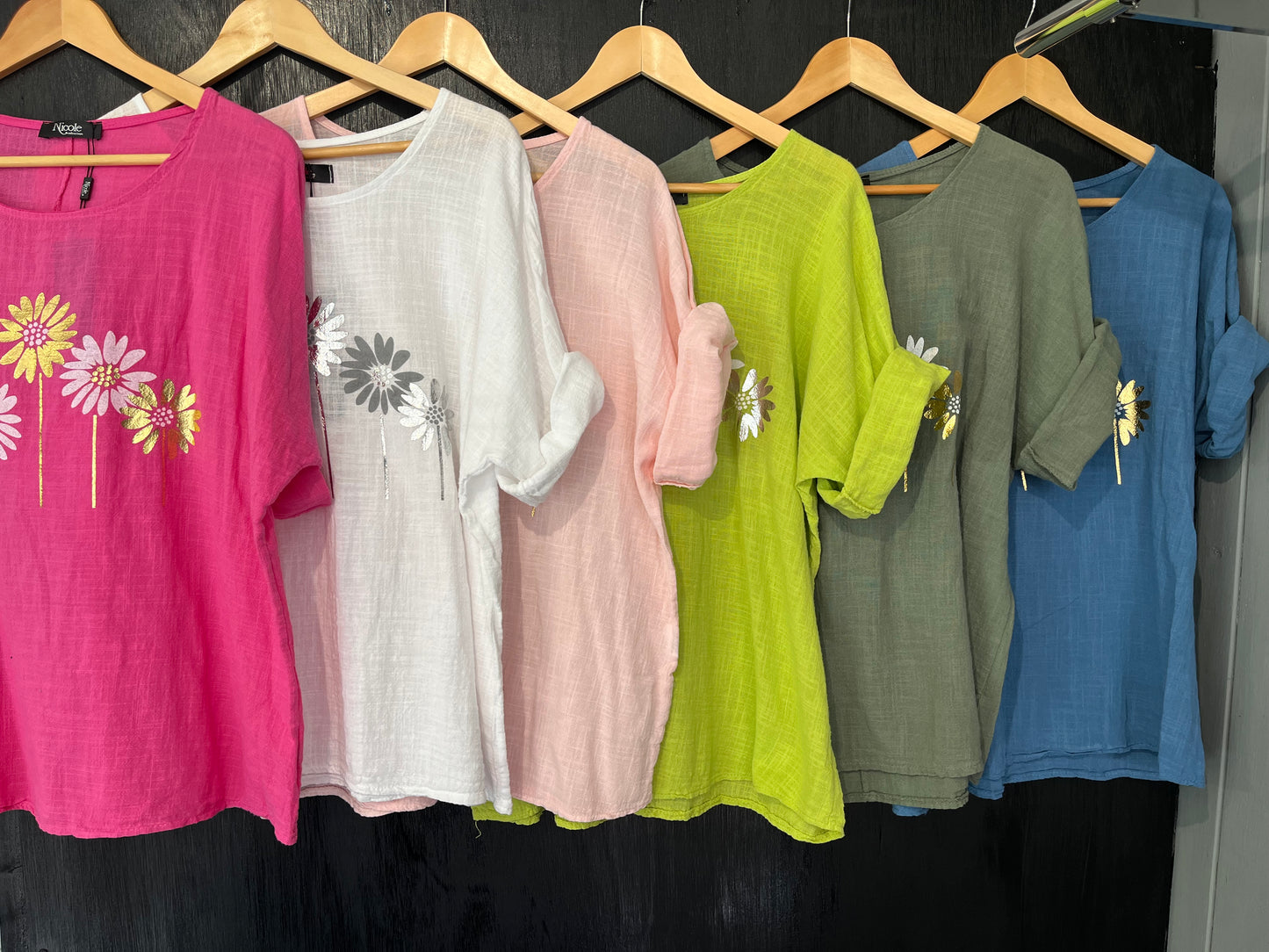 foil daisy print roll slv tee on natural cotton cheesecloth