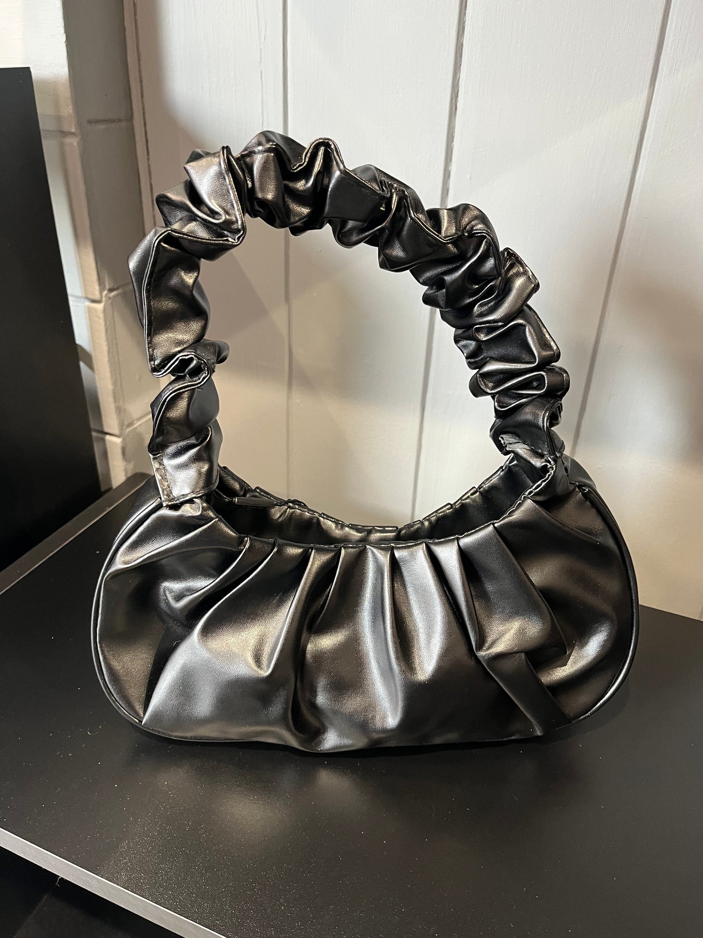 Hobo handbag with pleated handle