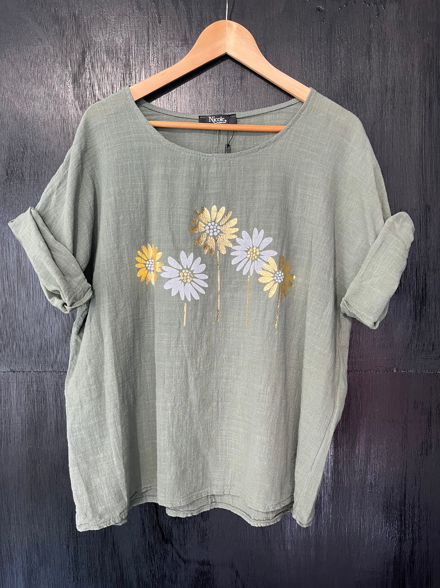 foil daisy print roll slv tee on natural cotton cheesecloth