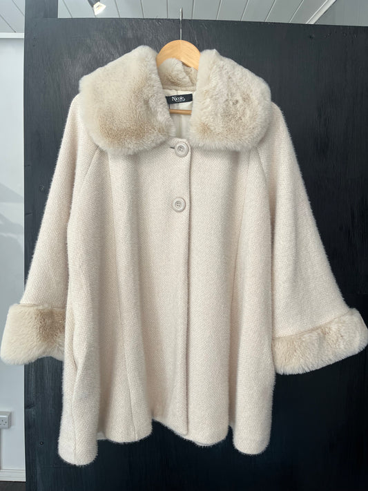 beautiful fur collar and cuffs fully lined button pocket jacket