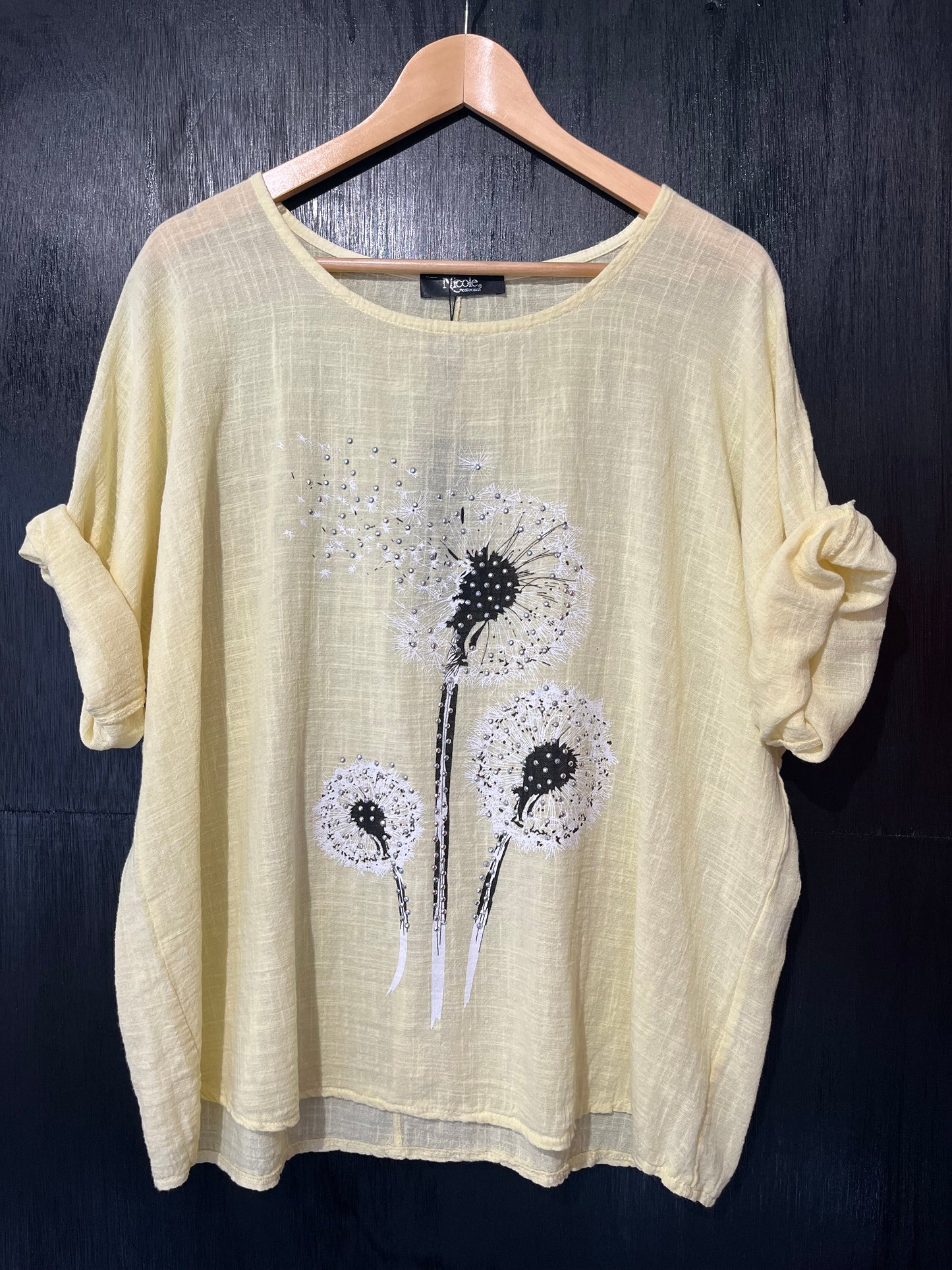 cheese cloth cotton tee with a dandelion embellished front print