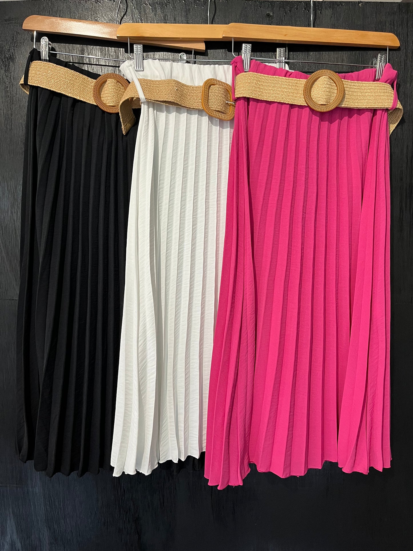 full pleated skirt with stretch belt